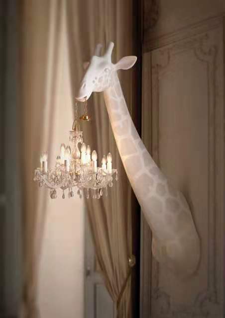 QEEBOO-GIRAFFE IN LOVE LAMP