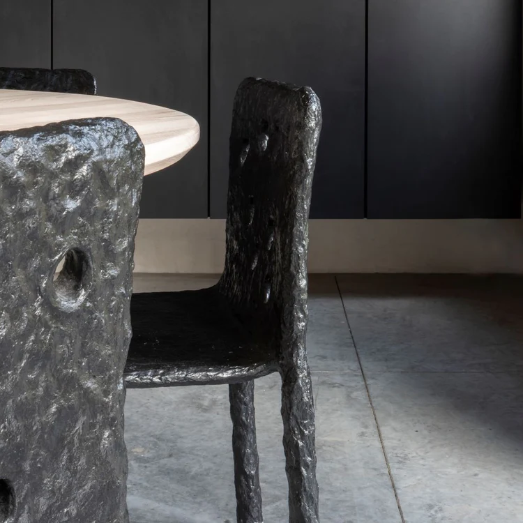 Ztista chair in black